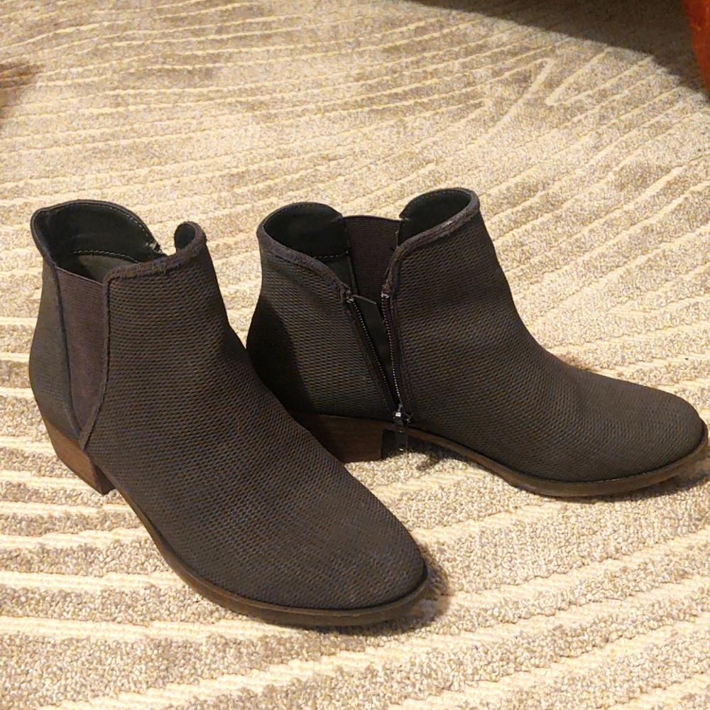 Kensie size 7.5 ankle boots